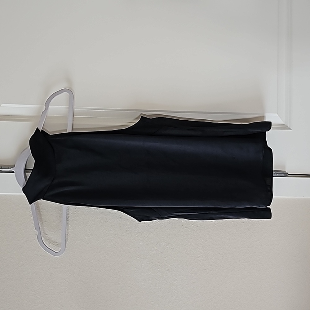 Aritzia Wilfred Black Noir top NWT